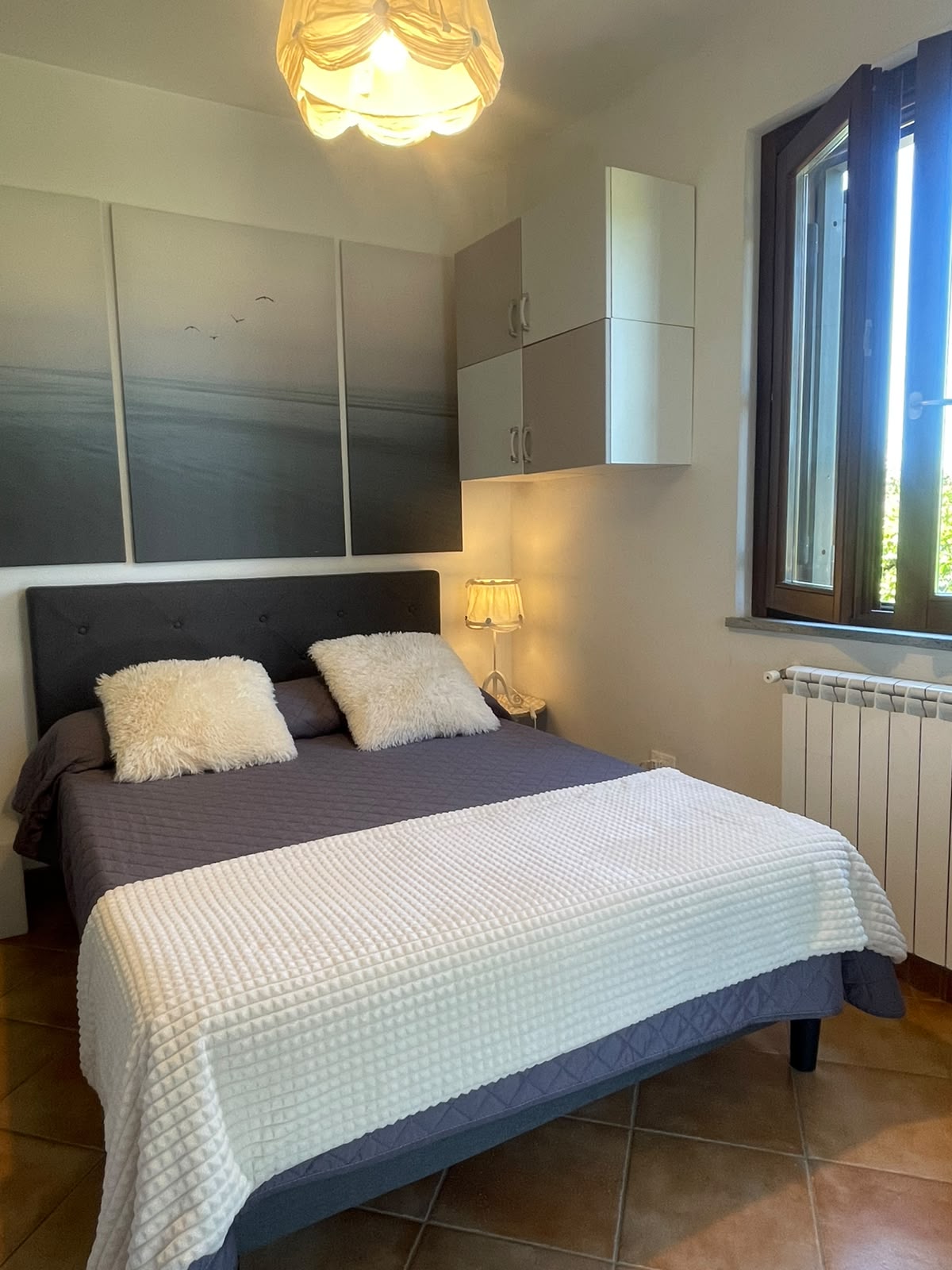 Seconda camera doppia, letto matrimoniale e finestra